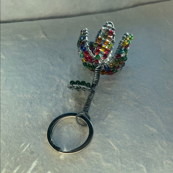 🌸 Handmade Beaded Flower Keychain – Colorful Wire & Seed Beads - Picture 5 of 7